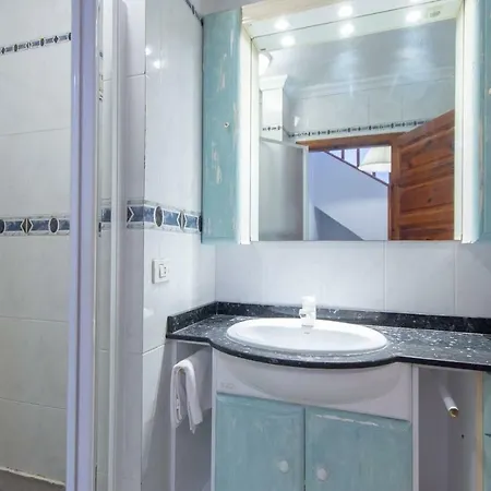In The Golden Mile Tenerife Apartment Playa de las Americas (Tenerife)